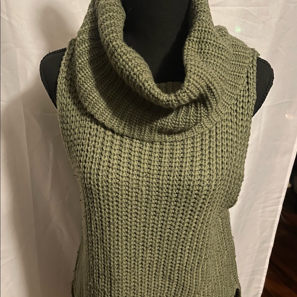 Green sleeveless turtleneck sweater
